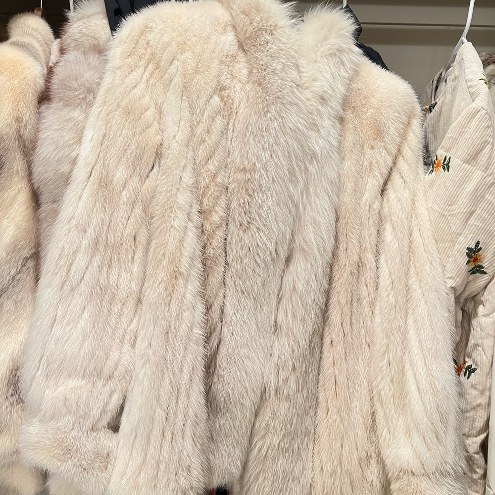 100% real beige/ivory mink fur coat w/ fox collar.